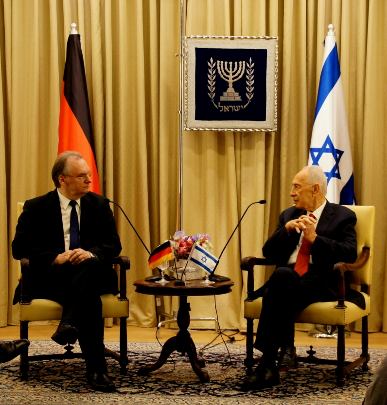 Ministerpräsident Dr. Reiner Haseloff (links) wurde von Israels Präsident Schimon Peres zu einem Gespräch empfangen.