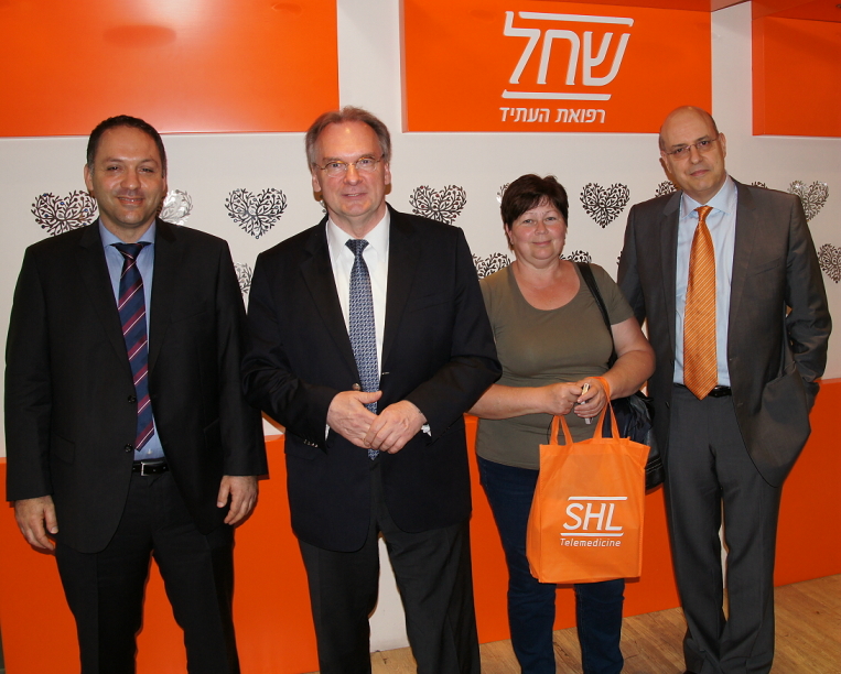 Bei dem Unternehmen SHL Telemedicine (von links): Prokurist Gil Lurie, Ministerpräsident Dr. Reiner Haseloff, Landtagsabgeordnete Gabriele Brakebusch, SHL-Vizepräsident Erez Nachtomy.