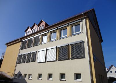 Aussenansicht des sanierten Schulgebäudes (Verbandsgemeinde An der Finne)