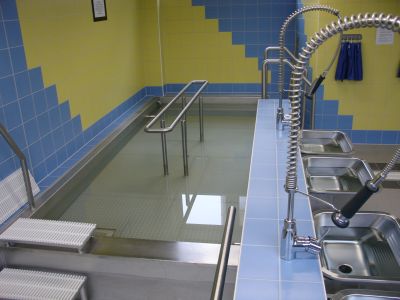 Kneippsche Anlagen der Grundschule: Wasserbecken zum Wassertreten und Waschbecken für Güsse (Foto: Verbandsgemeinde An der Finne)