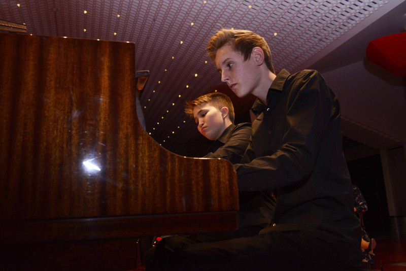 Auftritt der Klavierspieler Franz Martin Gnilke und Franz Leo Bondick 