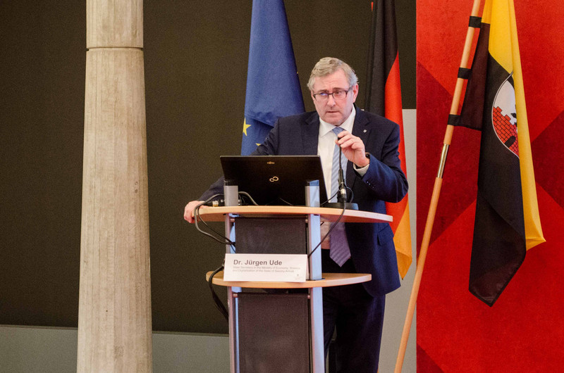 Staatssekretär Dr. Jürgen Ude vom Ministerium für Wirtschaft, Wissenschaft und Digitalisierung