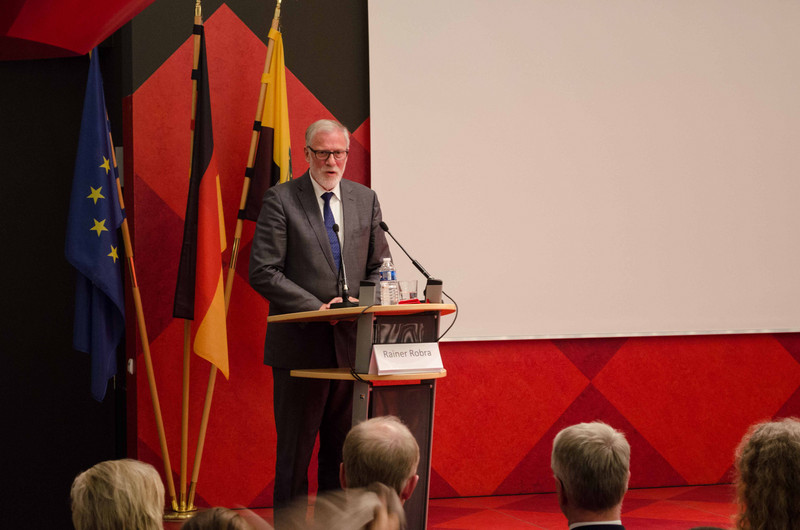 Rainer Robra, Chef der Staatskanzlei Sachsen-Anhalt und Minister für Kultur begrüßt die Anwesenden