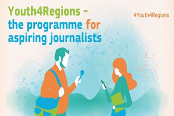 Das Bild zweigt zwei Journalisten und den Slogan "Youth4regions - the programme for aspiring journalists".