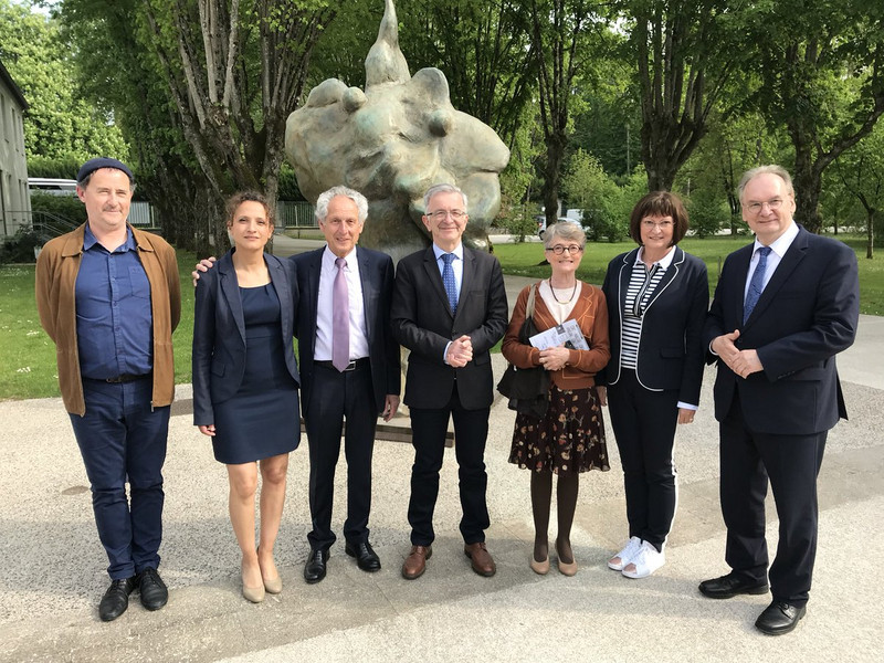 Das Bild zeigt rechts Ministerpräsident Haseloff mit mehrern Vertretern der Partnerregion Centre-Val de Loire bei seinem Besuch im Mai 2019.