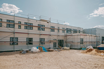 Das Bild zeigt die Baustelle des Neubaus. 
