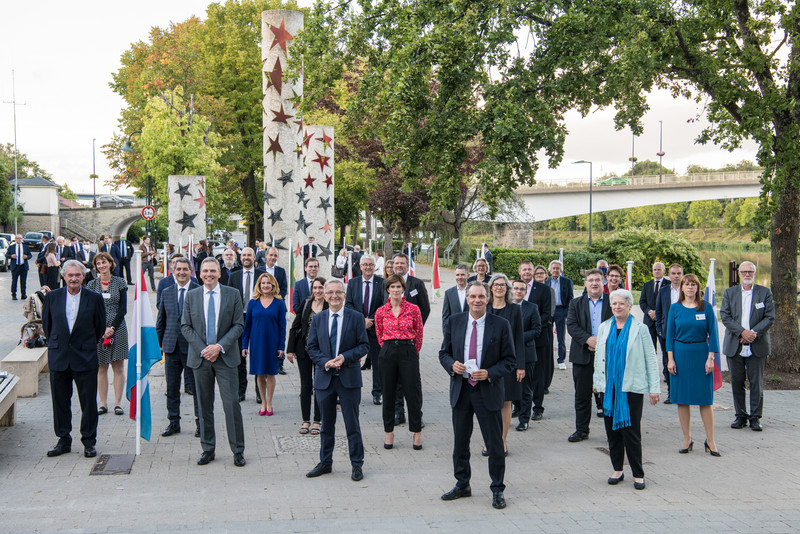 Auf dem Gruppenbild sind Teilnehmende der Europaministerkonferenz am 9. und 10. September im Saarland abgebildet. Sachsen-Anhalts Europaminister Rainer Robra steht ganz rechts im Bild.