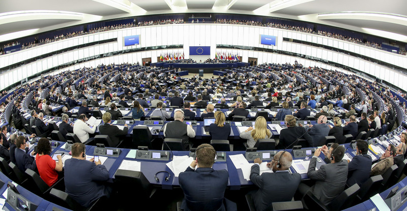 Das Bild zeigt den Plenarsaal des Europäischen Parlaments in Straßburg.