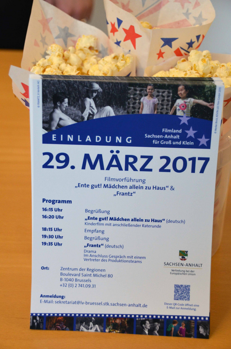 Programm der Filmland-Veranstaltung und Popcorn