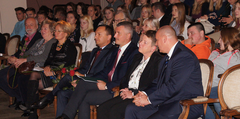 Das Bild zeigt einen Ausschnitt des Publikums bei der Veranstaltung, darunter Ministerin Dalbert.