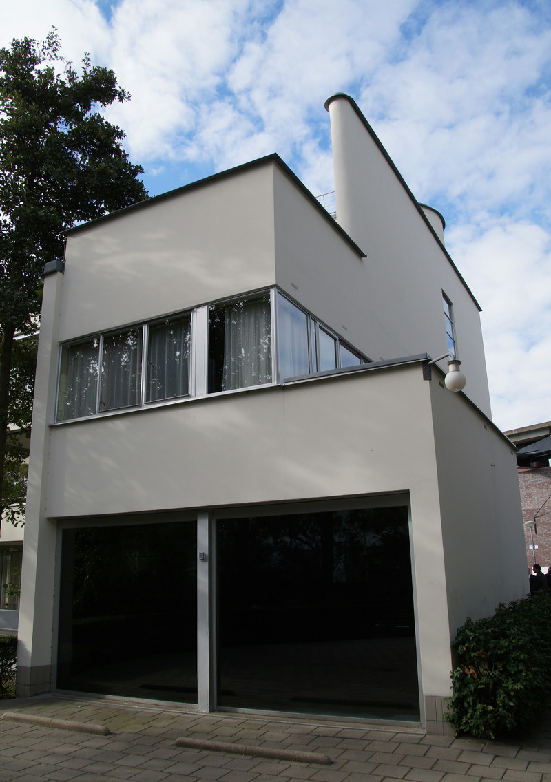 Das Bild zeigt die Rückansicht des Huis Sonneveld in Rotterdam.